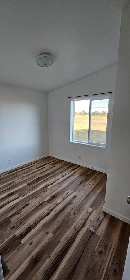 9211 Se Webfoot Rd - Photo 5 of 10