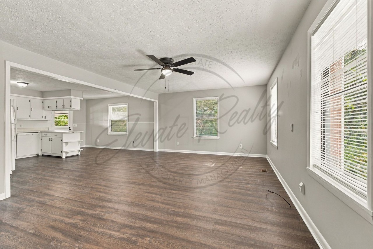 126 E 17th St - Photo 3 of 32