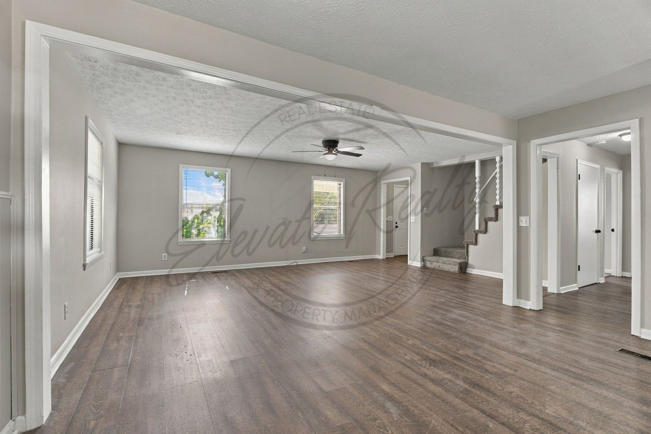 126 E 17th St - Photo 4 of 32