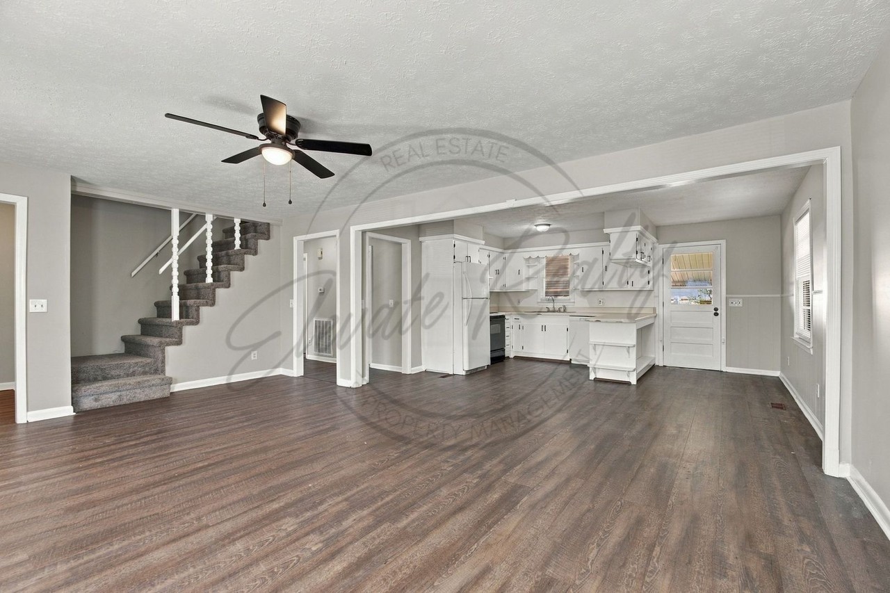 126 E 17th St - Photo 5 of 32