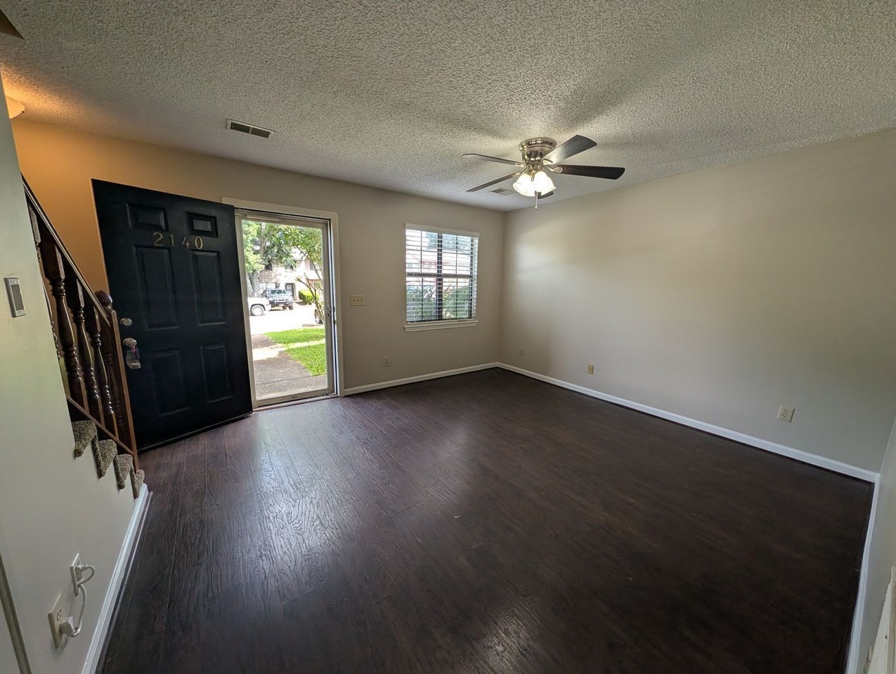 2140 Cheshire Dr - Photo 2 of 12