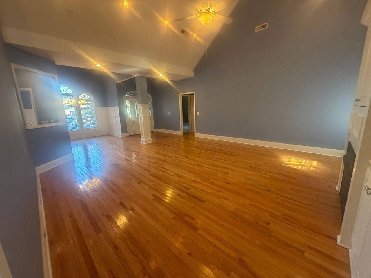 2100 Harborview Dr - Photo 3 of 50