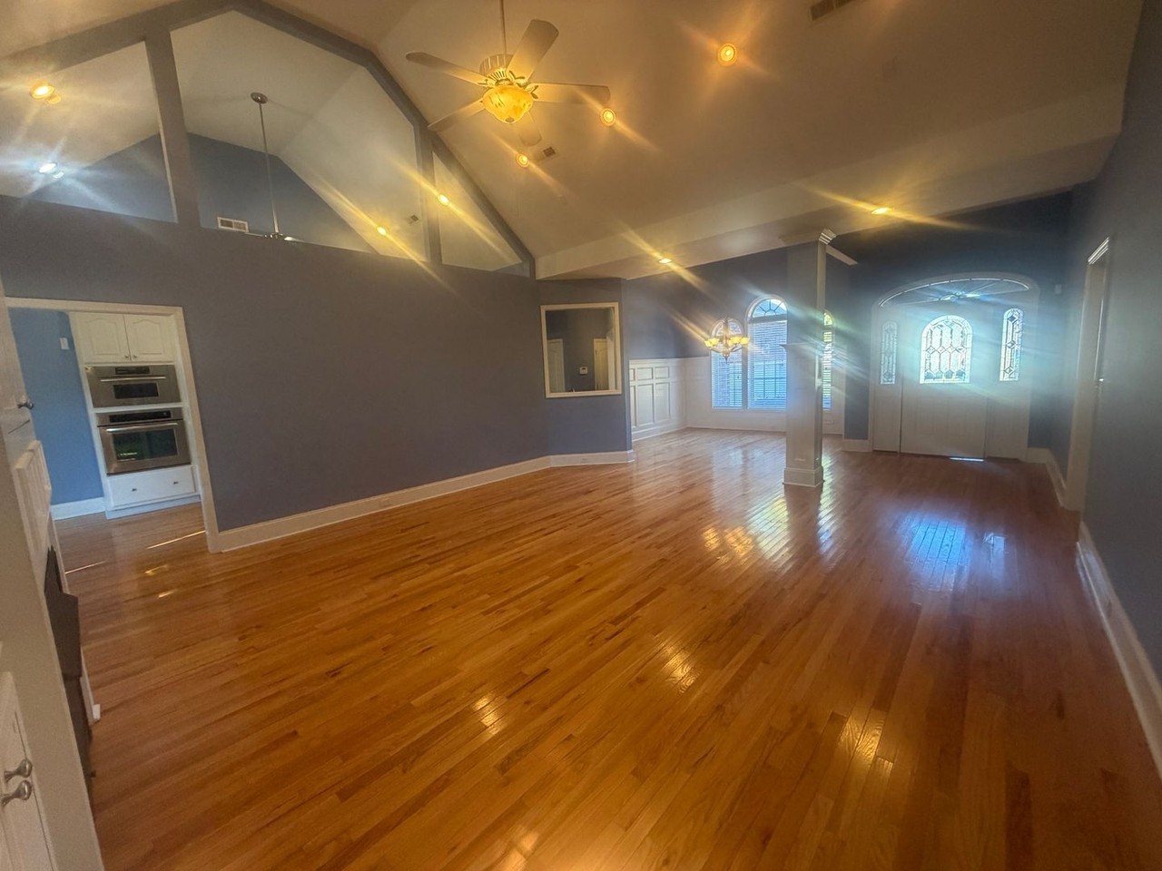 2100 Harborview Dr - Photo 4 of 50