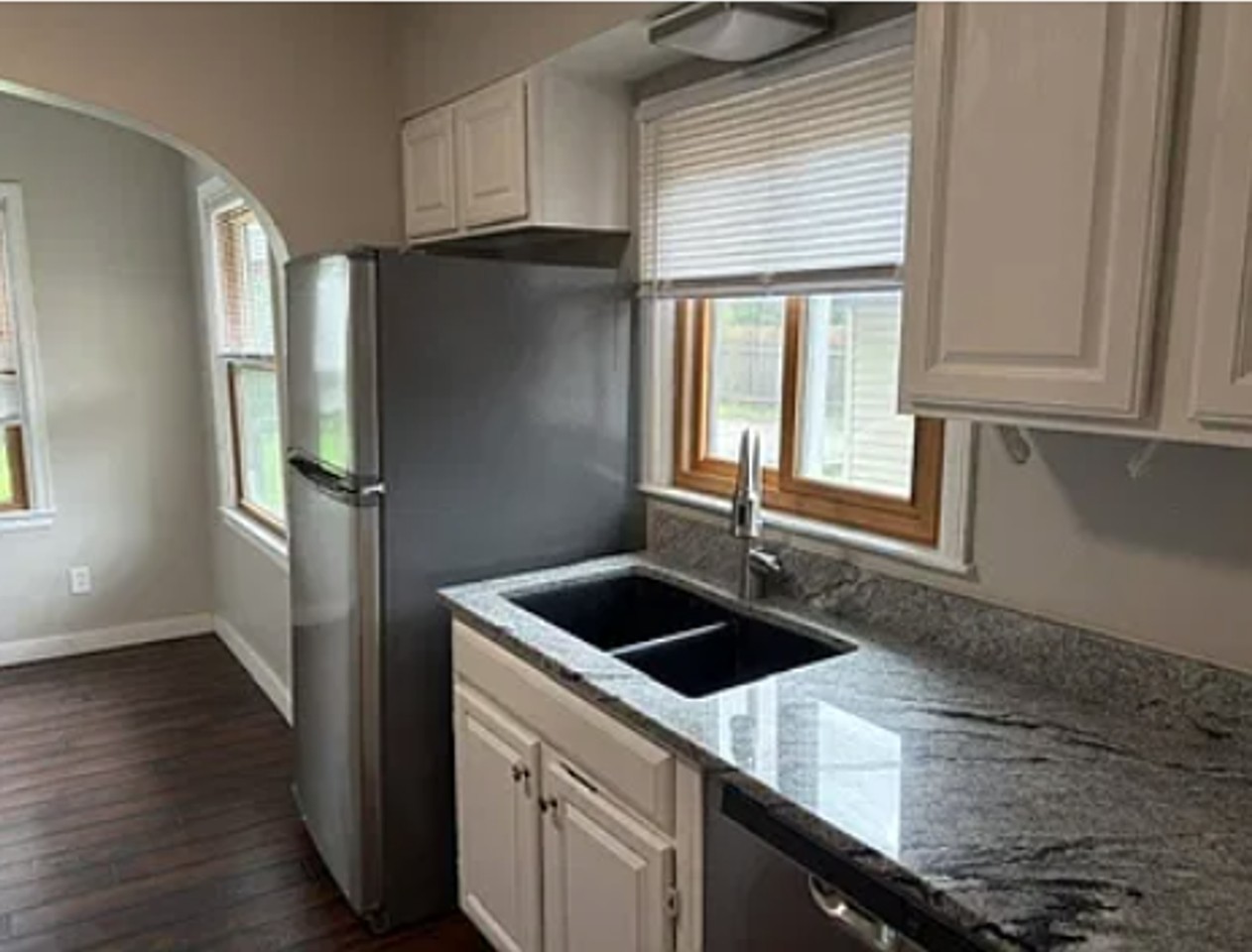 3308 Woodland Ave - Photo 3 of 10