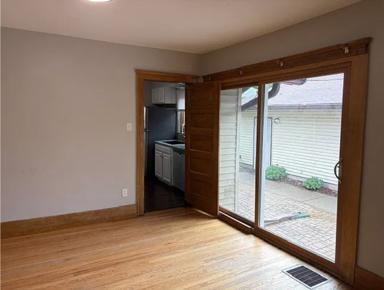 3308 Woodland Ave - Photo 5 of 10