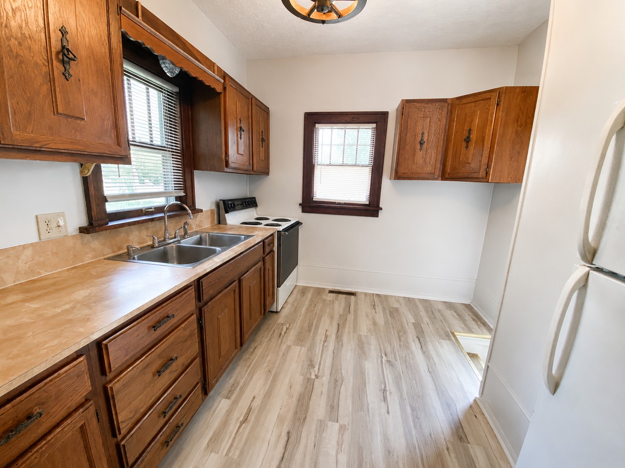3028 South St - Photo 4 of 21