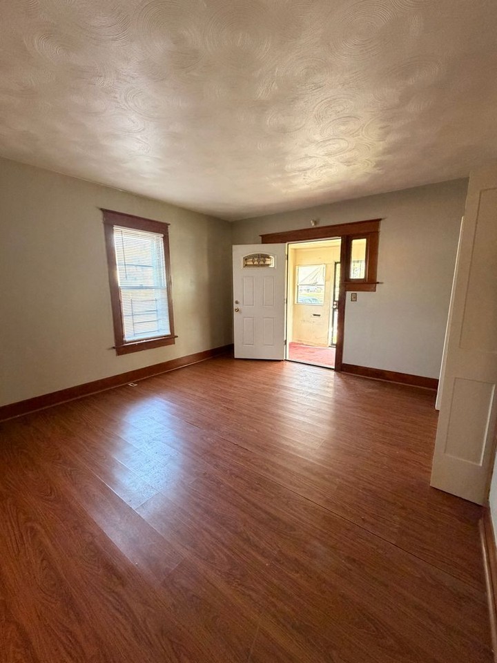 3322 Bowser Ave - Photo 3 of 14