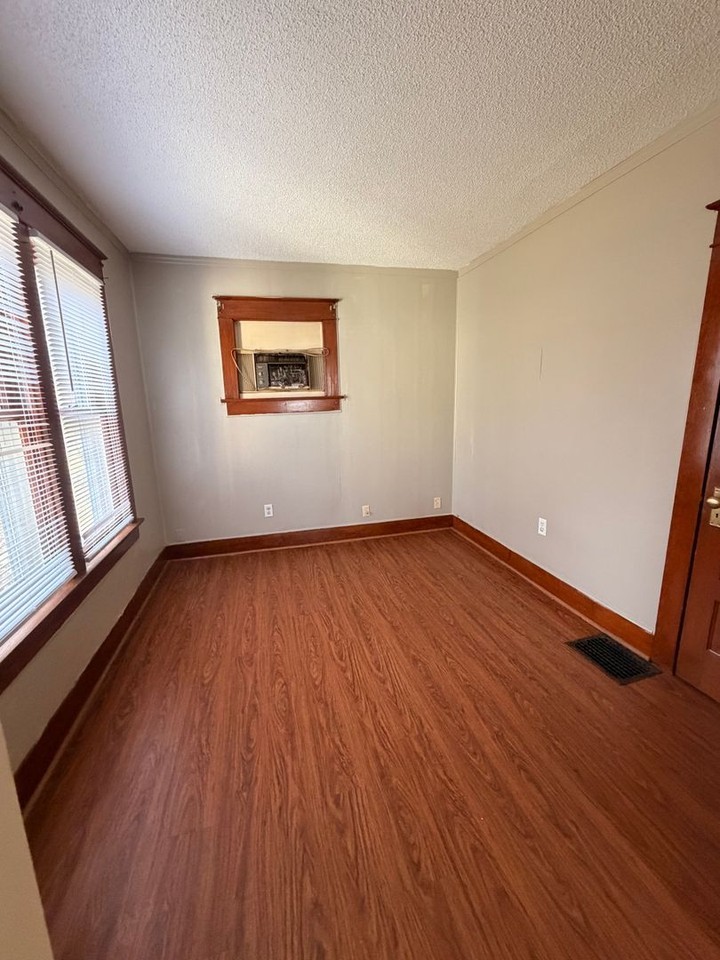 3322 Bowser Ave - Photo 4 of 14