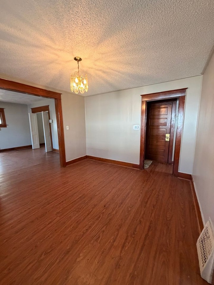 3322 Bowser Ave - Photo 7 of 14