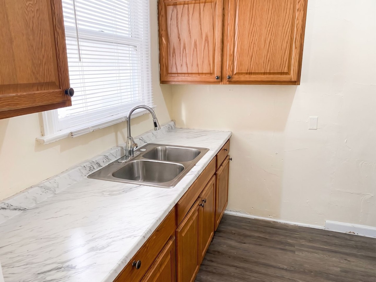 311 Witmer St - Photo 6 of 12