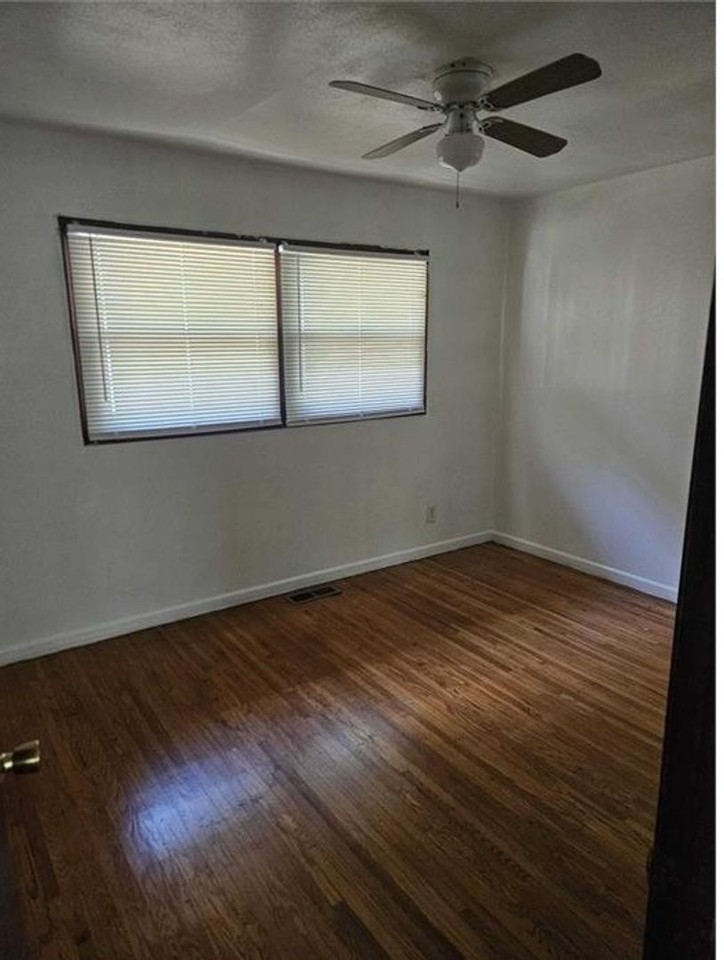 262 Estridge Rd - Photo 6 of 8