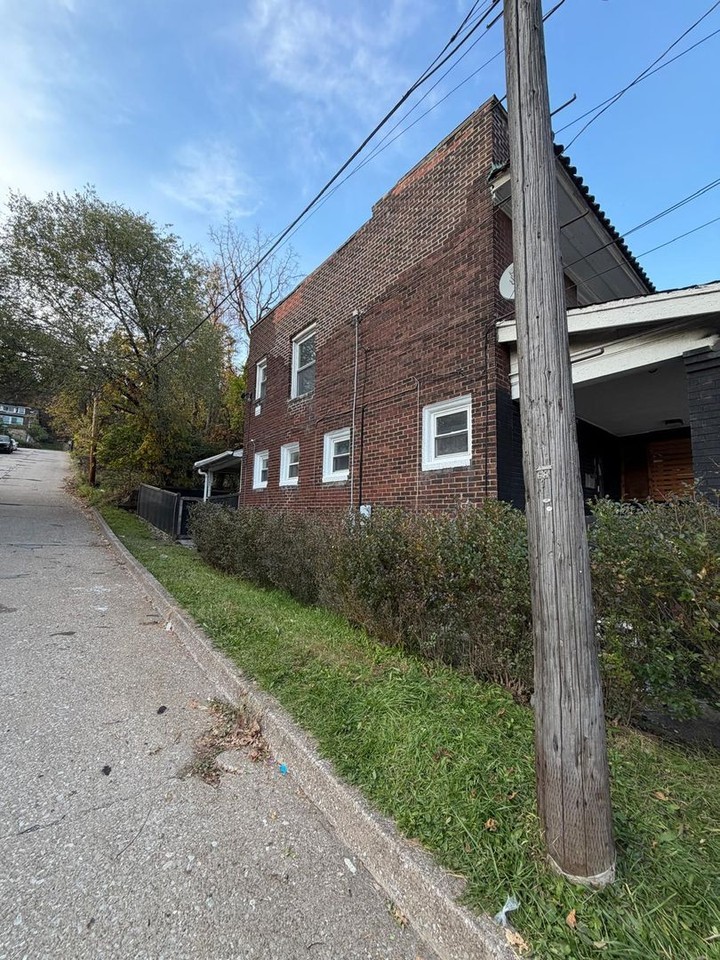 1701 Montier St - Photo 2 of 10