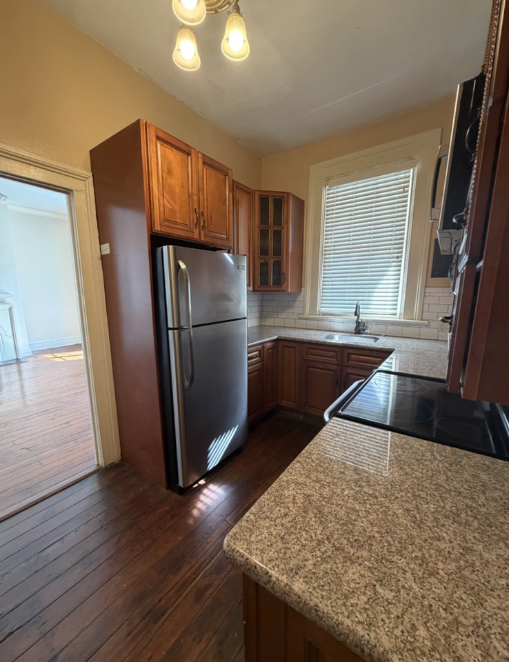 107 W Liberty St #4 - Photo 5 of 10