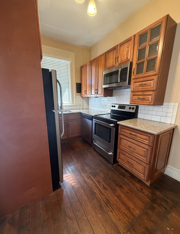 107 W Liberty St #4 - Photo 6 of 10