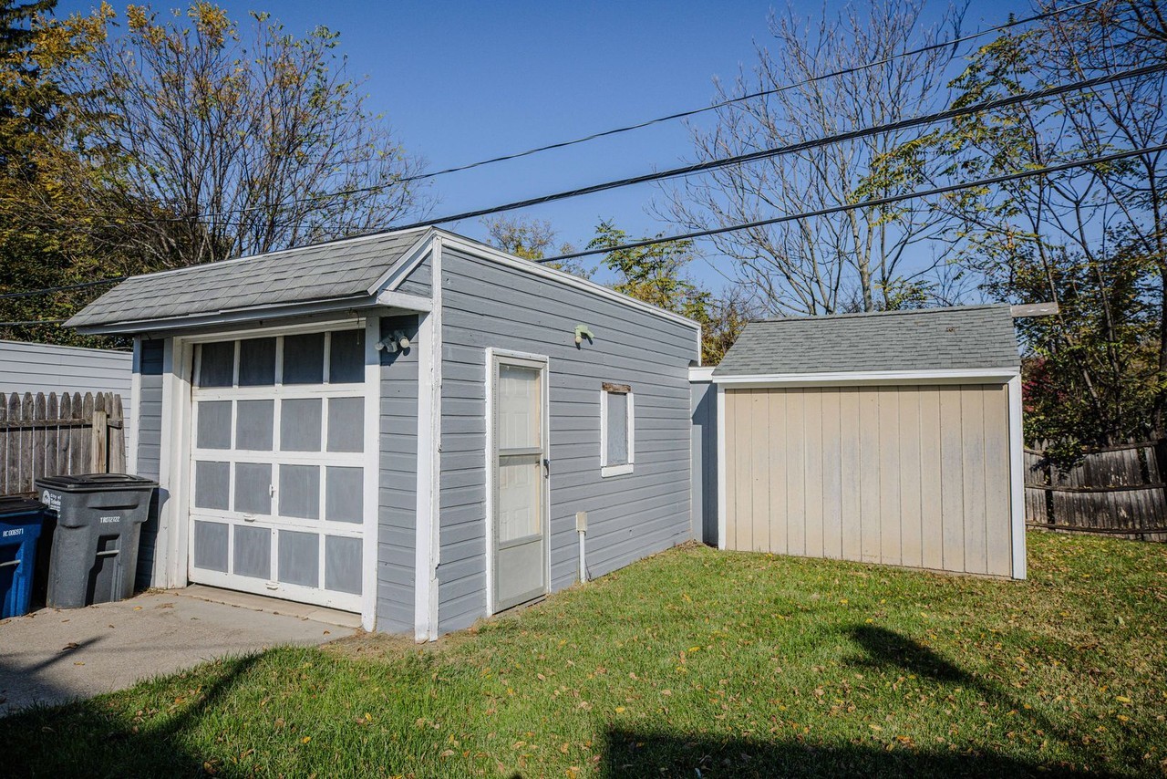 1506 Crestwood Rd - Photo 5 of 20