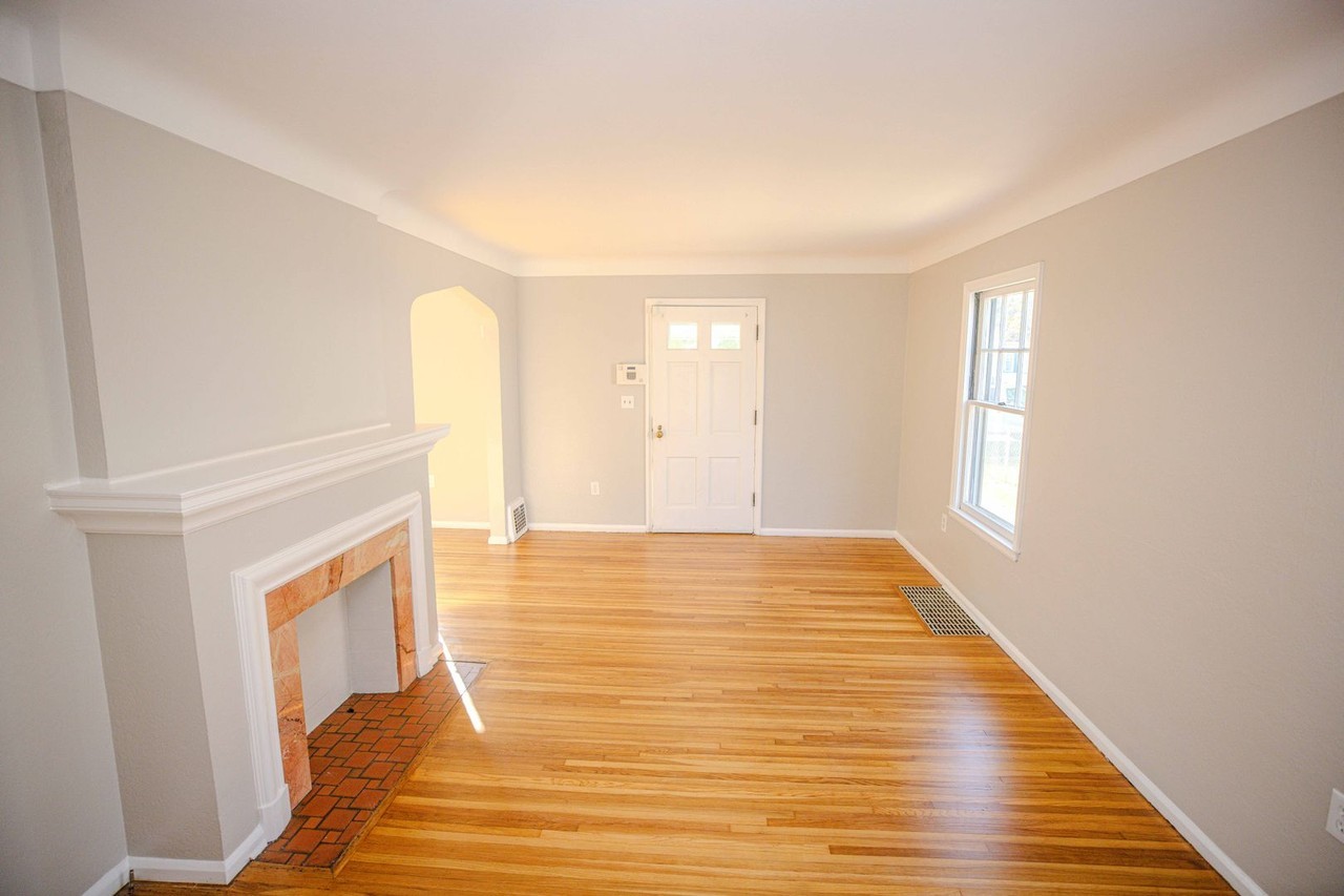 1506 Crestwood Rd - Photo 6 of 20
