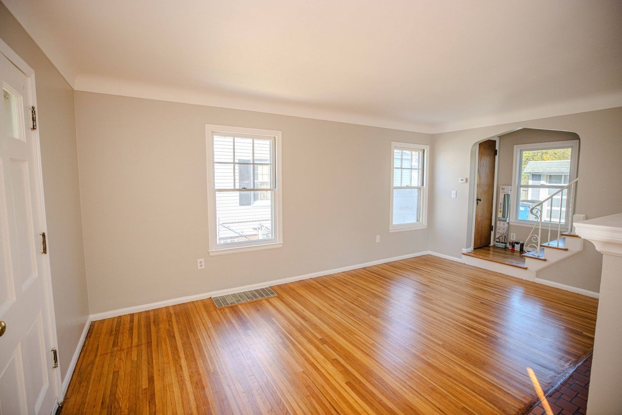 1506 Crestwood Rd - Photo 7 of 20
