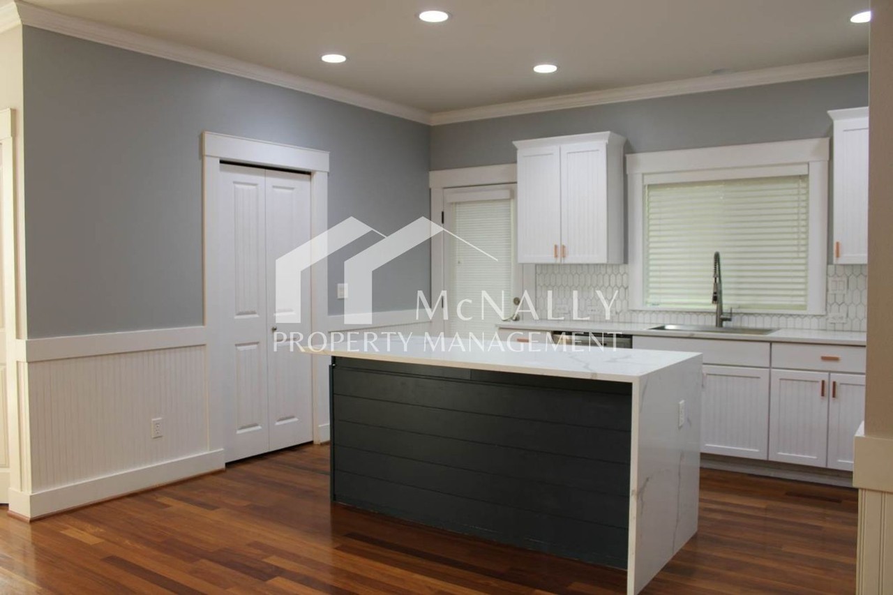 4813 Bering St - Photo 4 of 22