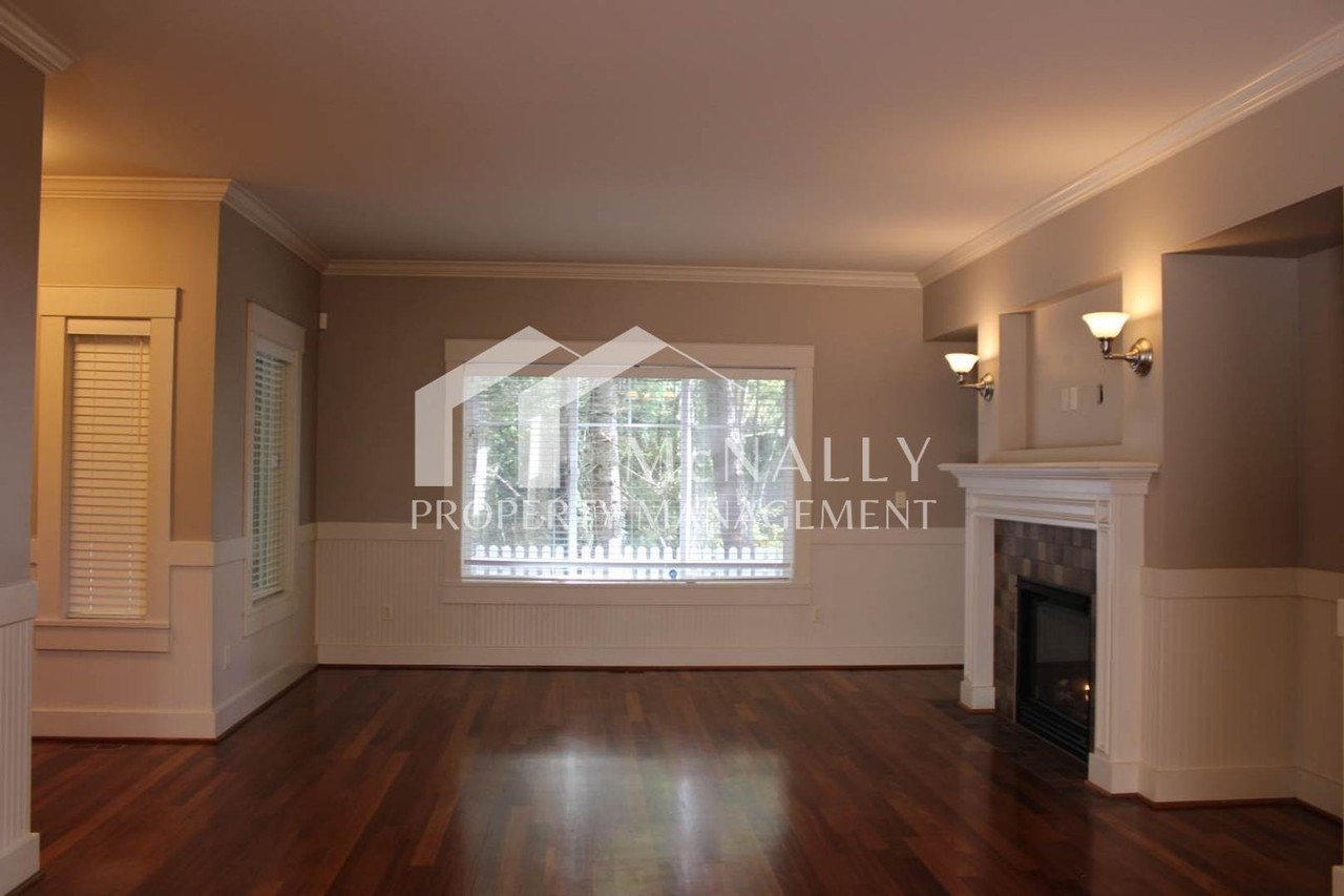 4813 Bering St - Photo 6 of 22