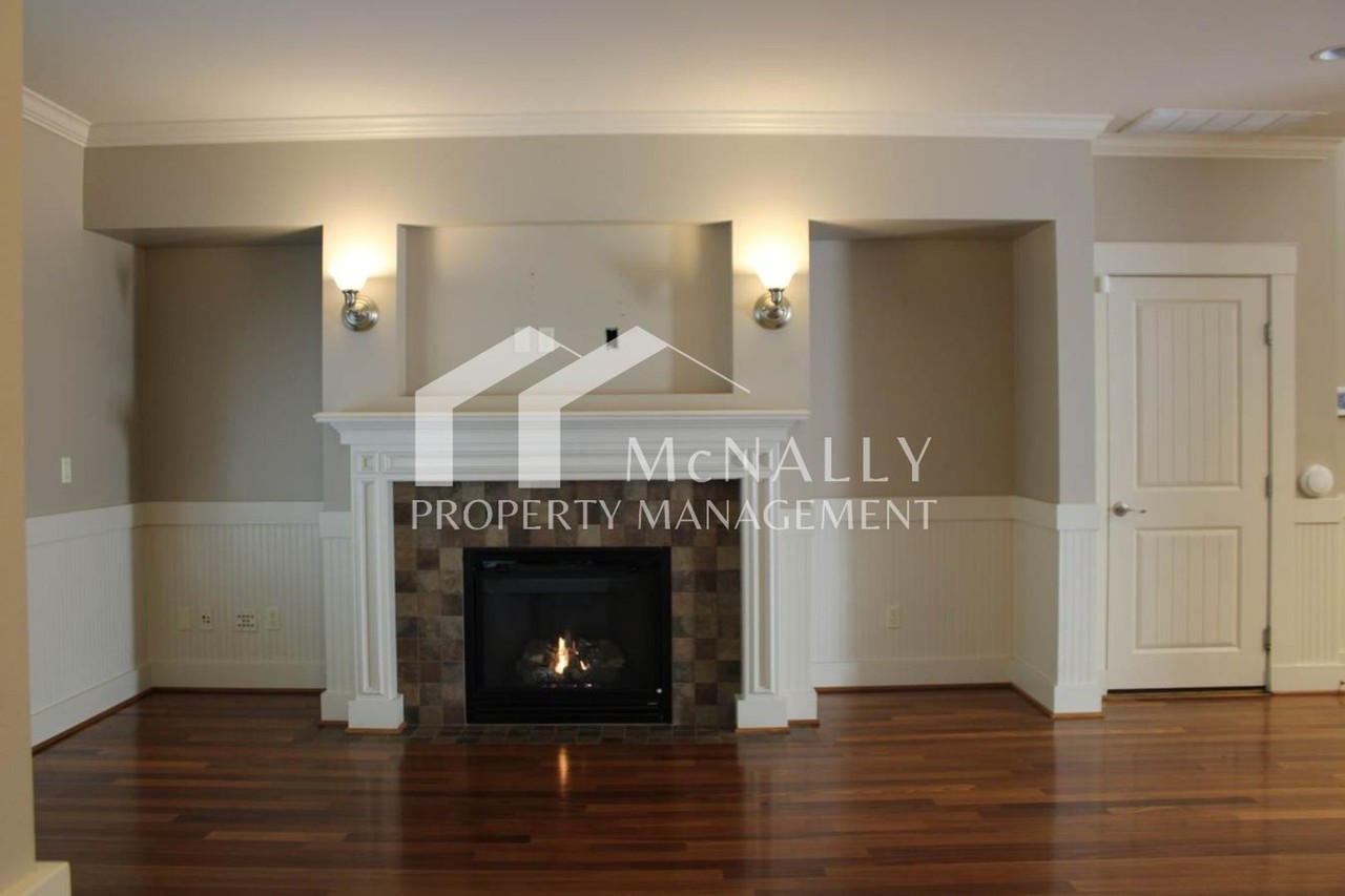4813 Bering St - Photo 7 of 22