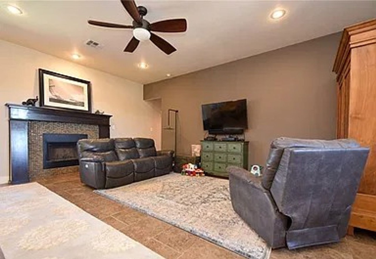 1307 Excel Dr - Photo 2 of 17