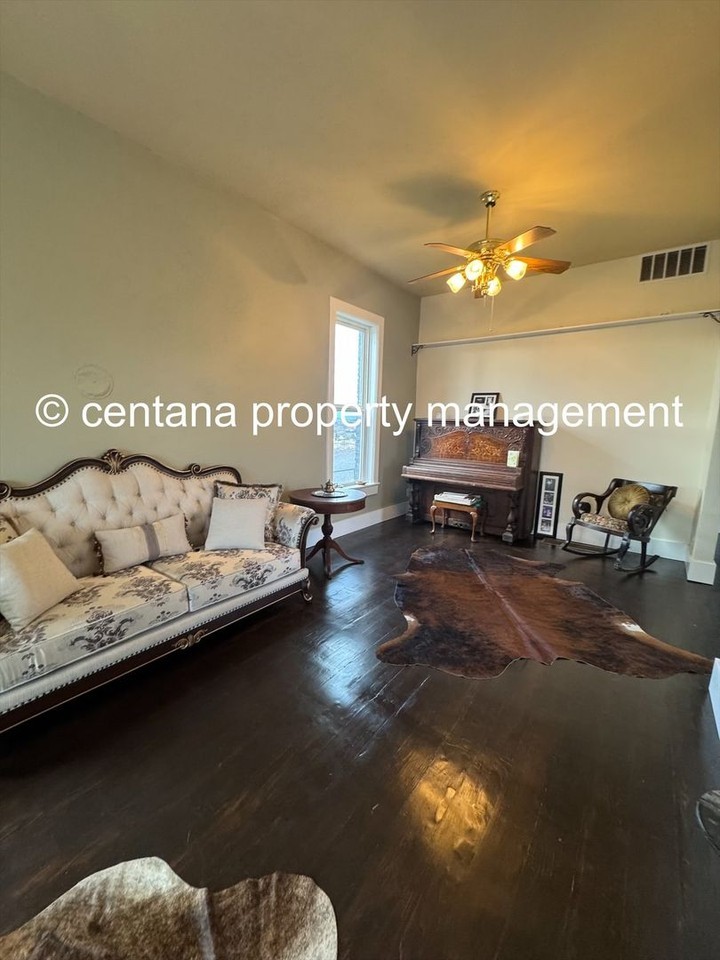 709 N Main St - Photo 5 of 23