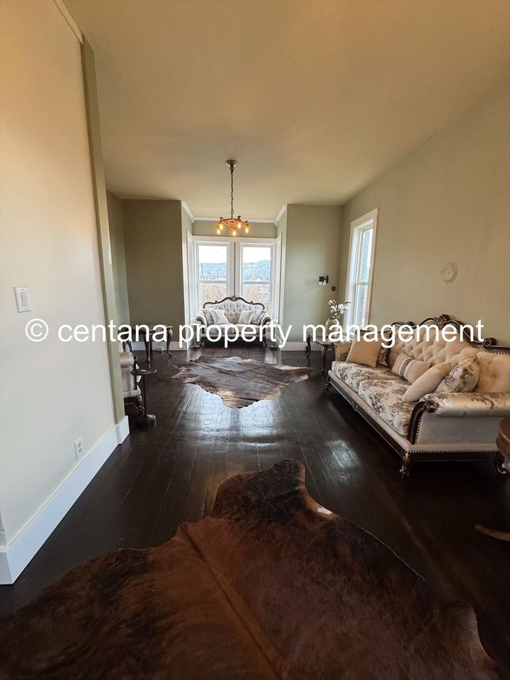 709 N Main St - Photo 6 of 23
