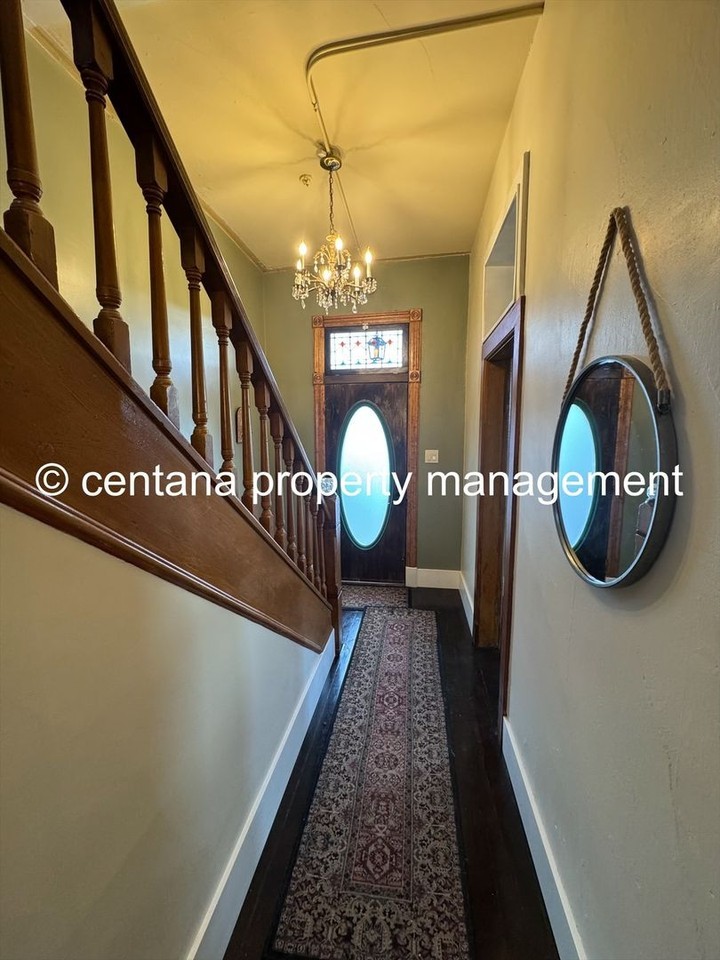 709 N Main St - Photo 7 of 23