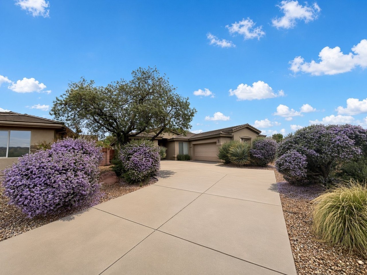 3429 E Crossview Cir - Photo 2 of 4
