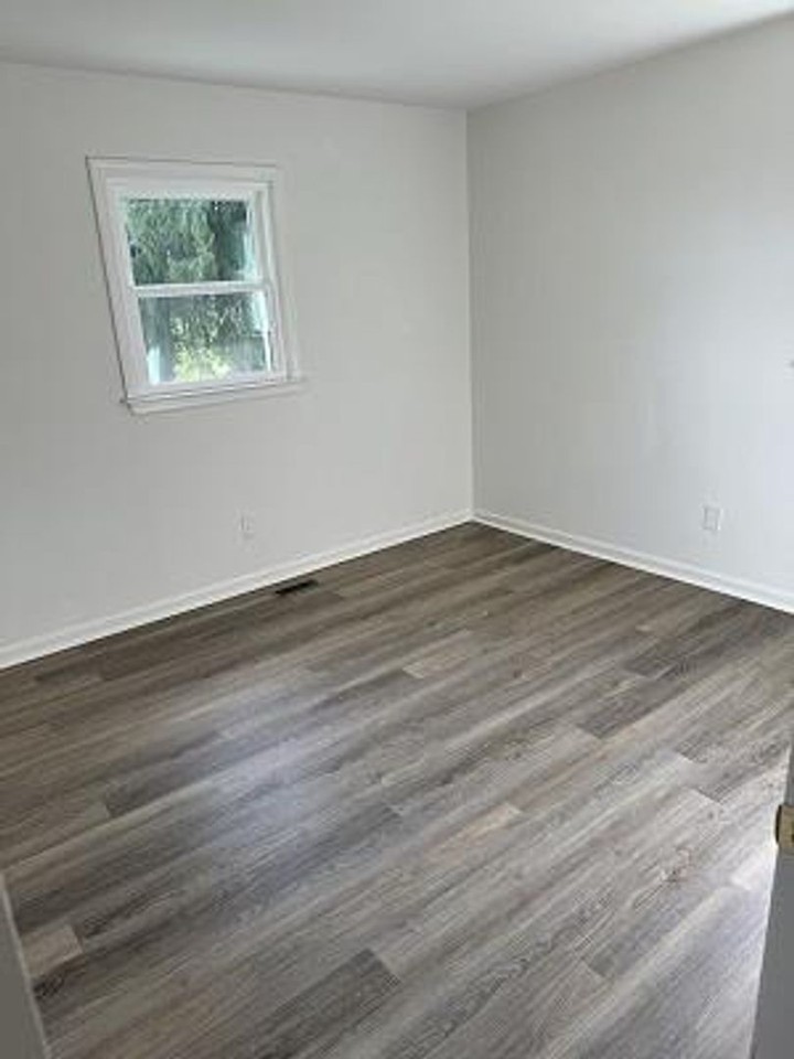 5674 Valley View Dr - Photo 3 of 4