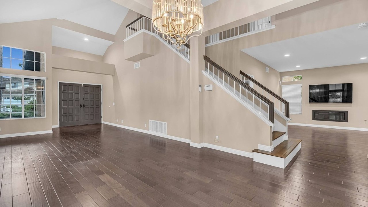 26241 Yolanda St - Photo 2 of 35