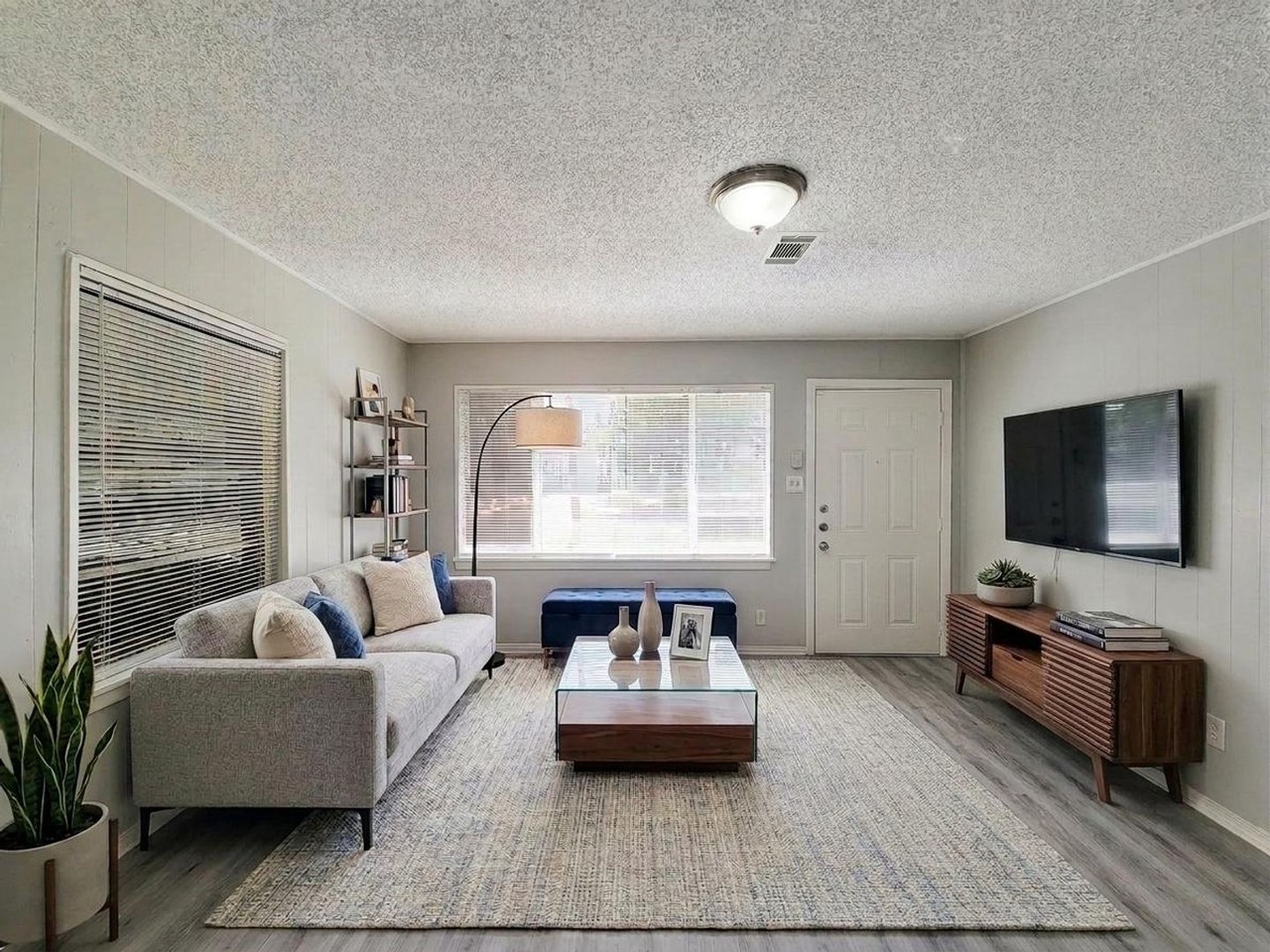 5007 Caplin St - Photo 3 of 36