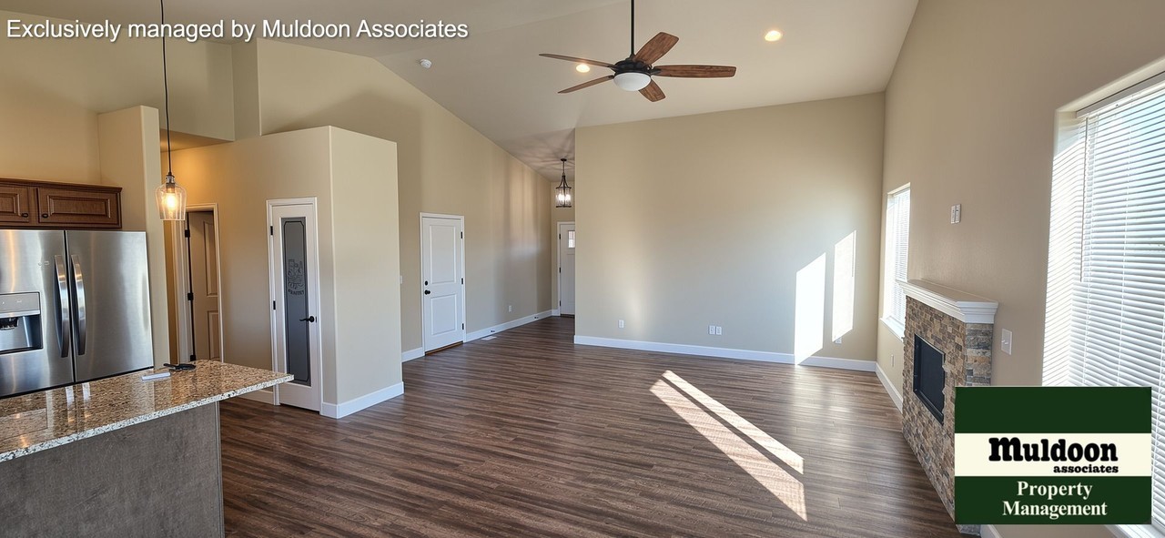 772 E Longsdale Dr - Photo 3 of 15
