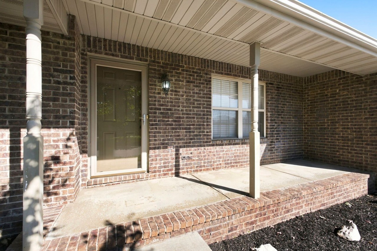 879 W Pembrook Ave - Photo 4 of 29