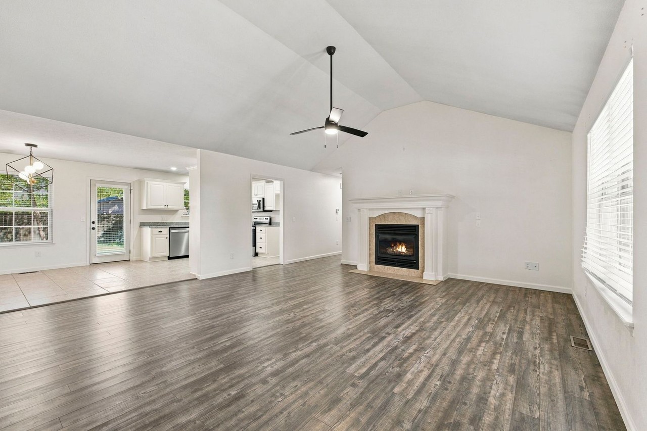879 W Pembrook Ave - Photo 6 of 29