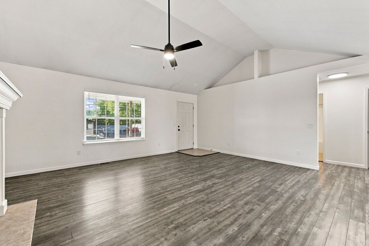 879 W Pembrook Ave - Photo 7 of 29