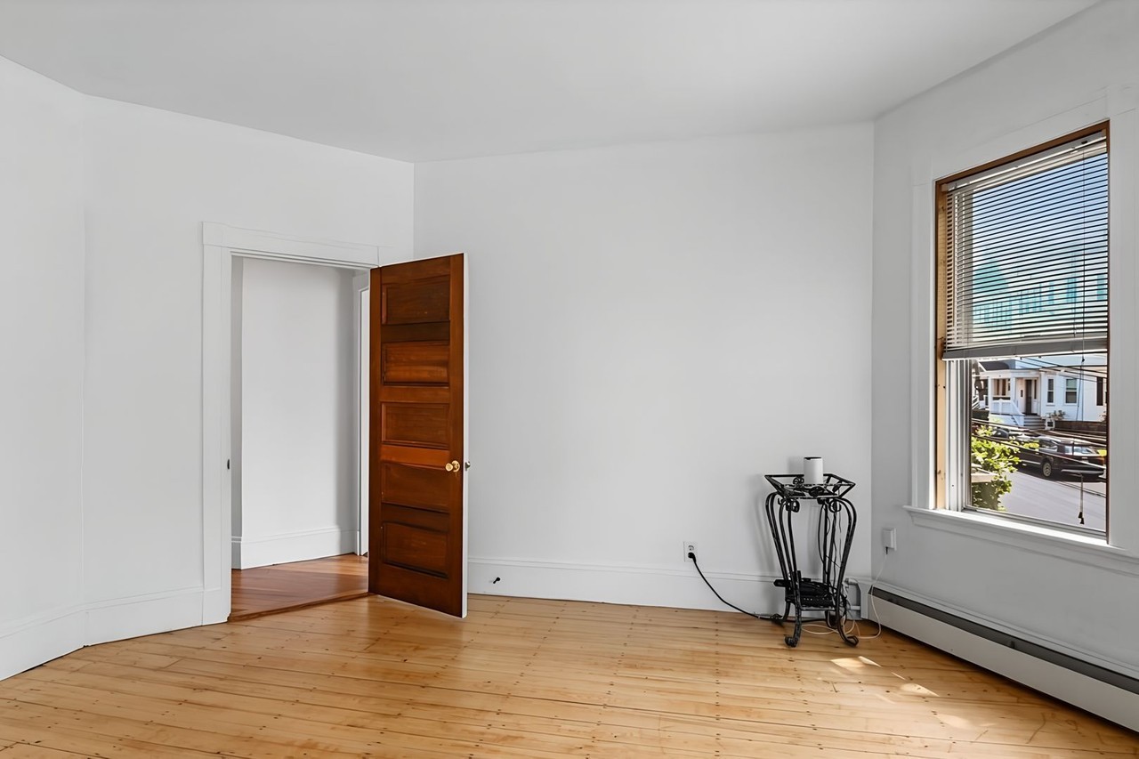 58 Calumet St - Photo 7 of 19