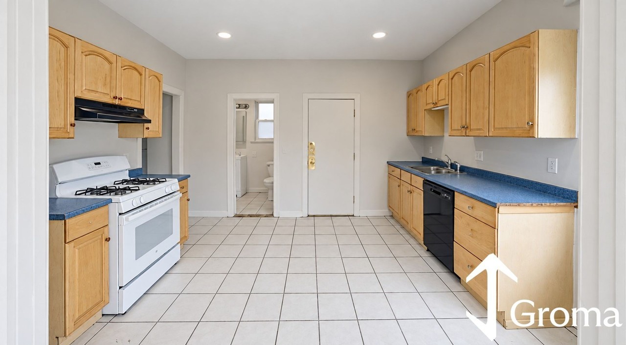 94 Calumet St - Photo 2 of 9