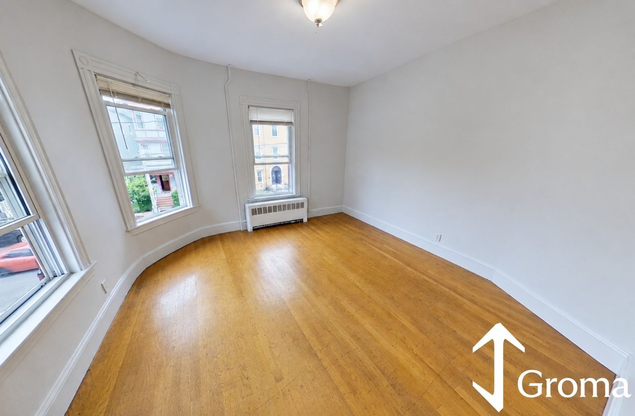 94 Calumet St - Photo 6 of 9