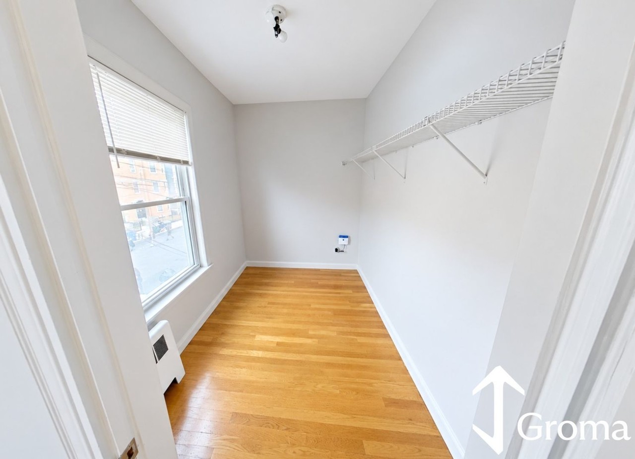 94 Calumet St - Photo 7 of 9