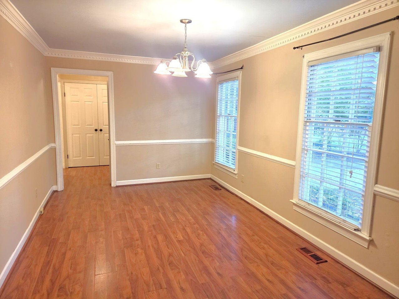 136 Peyton Rd - Photo 4 of 27