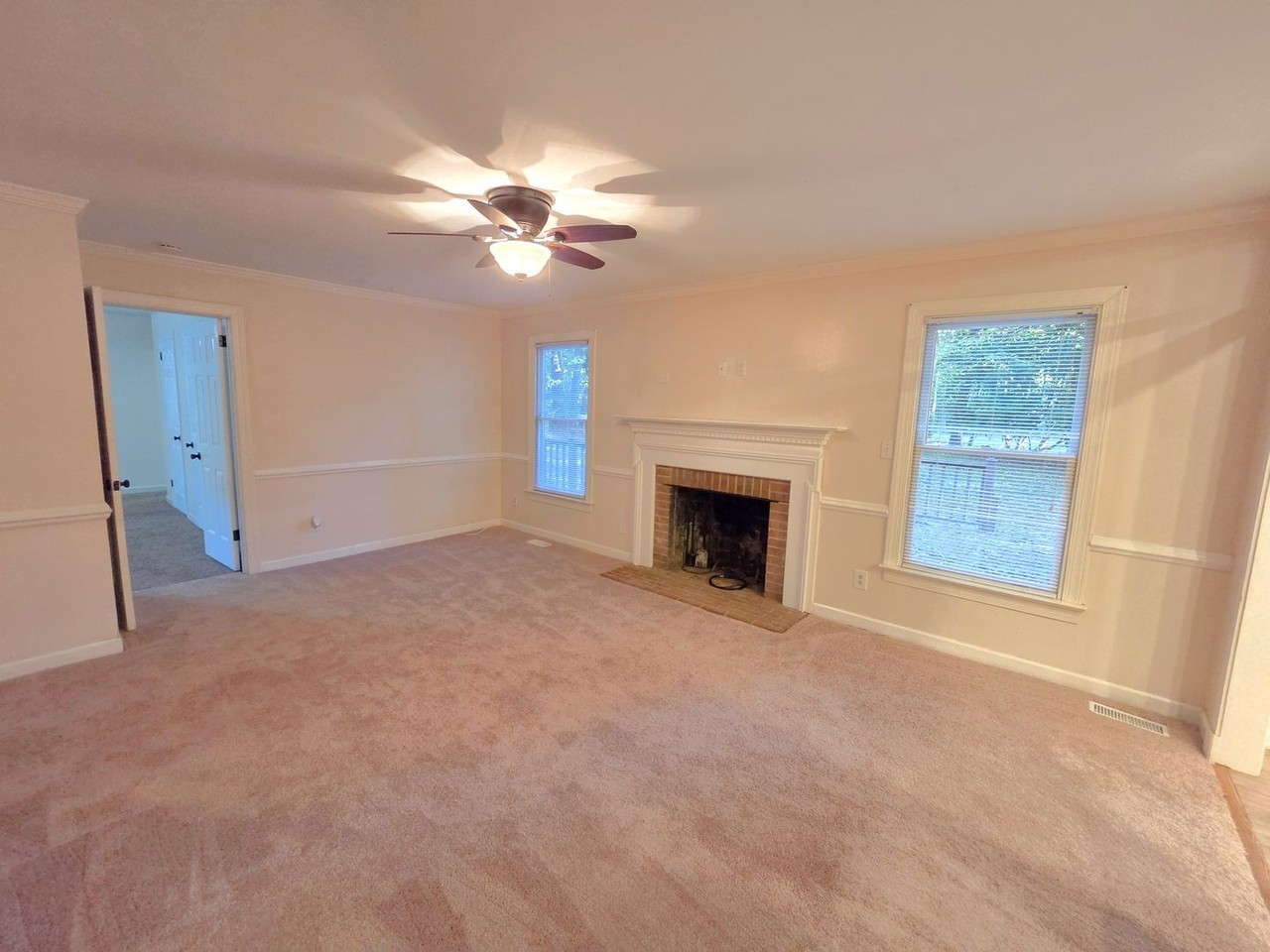 136 Peyton Rd - Photo 5 of 27