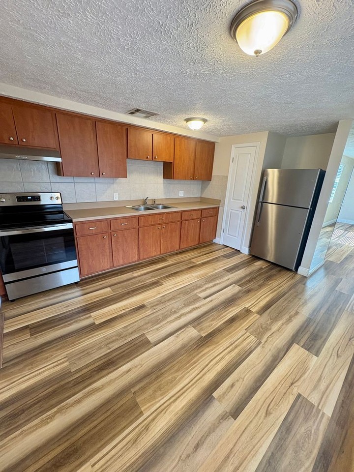 6413 Sutters Mill Rd - Photo 4 of 11