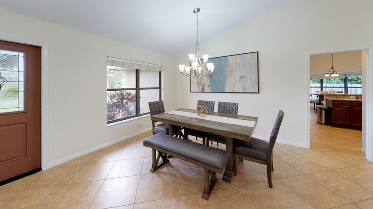1835 Staimford Cir - Photo 6 of 25
