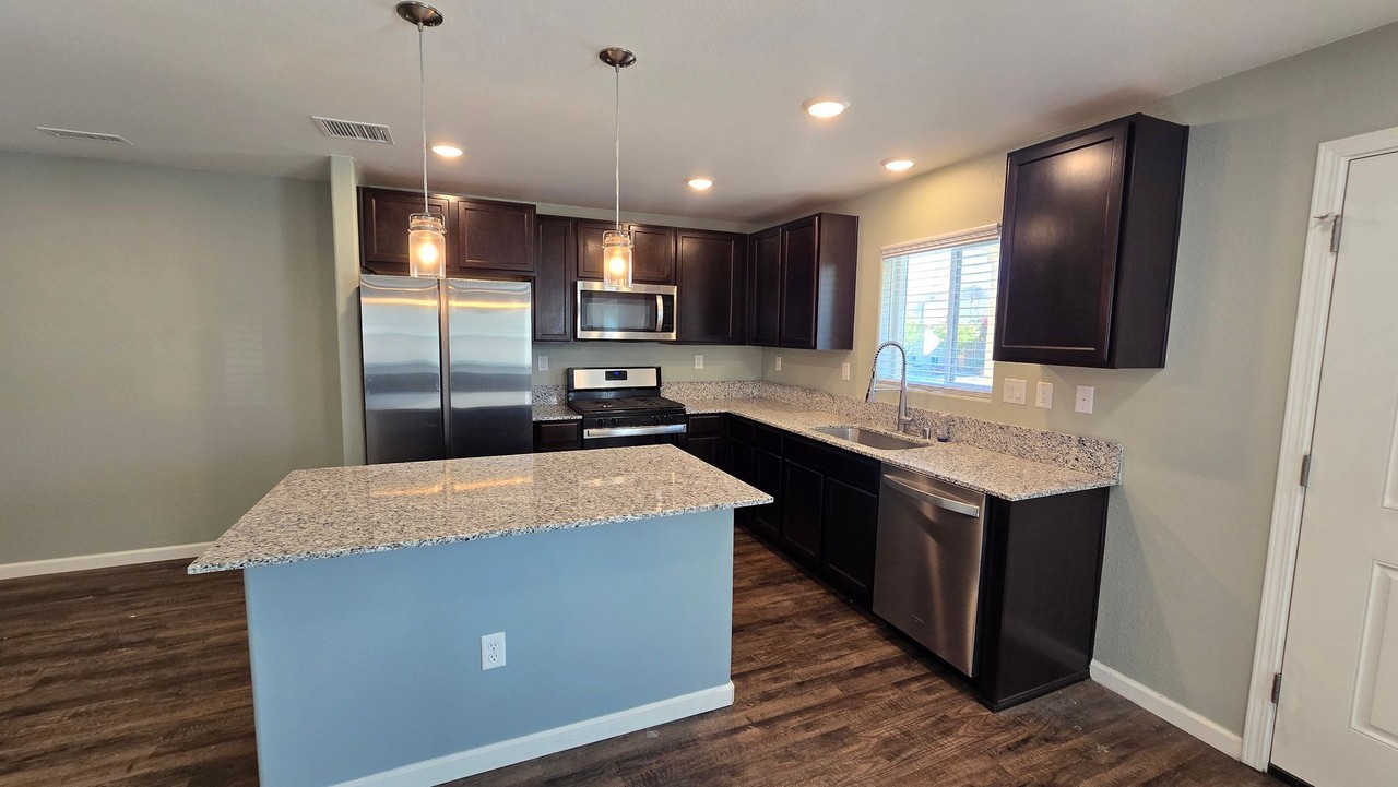 657 Mcgill Dr - Photo 4 of 25