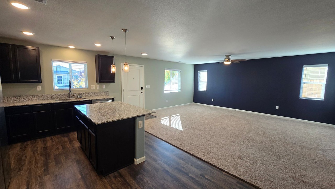 657 Mcgill Dr - Photo 5 of 25