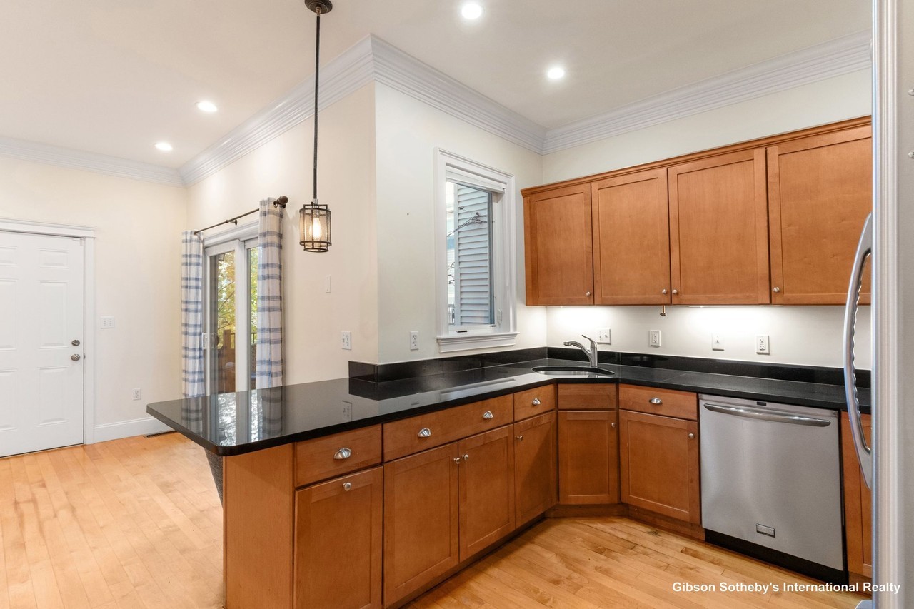 152 H St - Photo 2 of 23