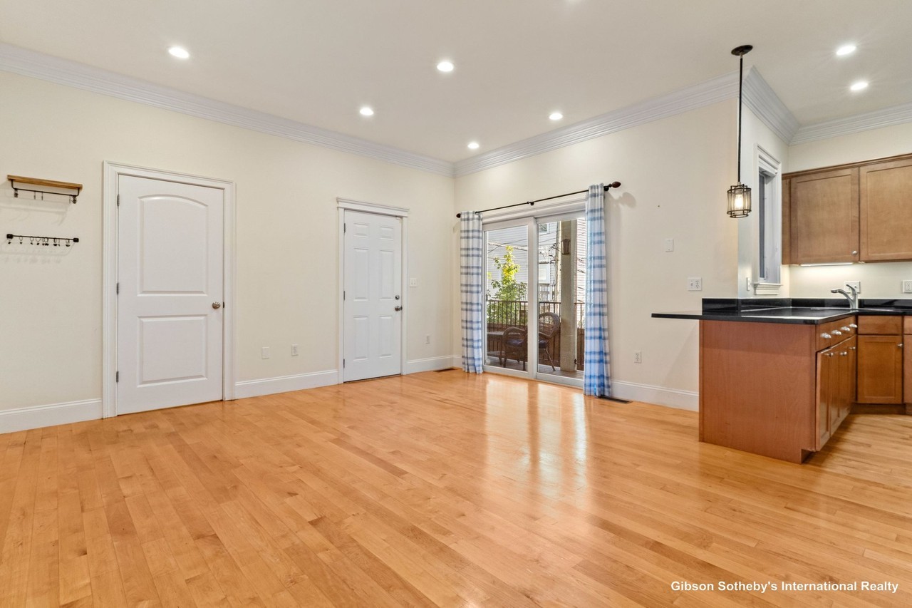 152 H St - Photo 3 of 23