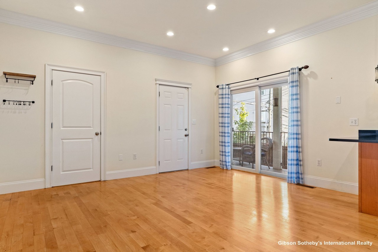 152 H St - Photo 5 of 23