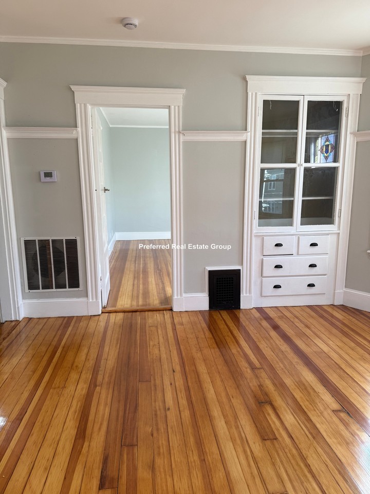 381 Centre St #1 - Photo 3 of 14